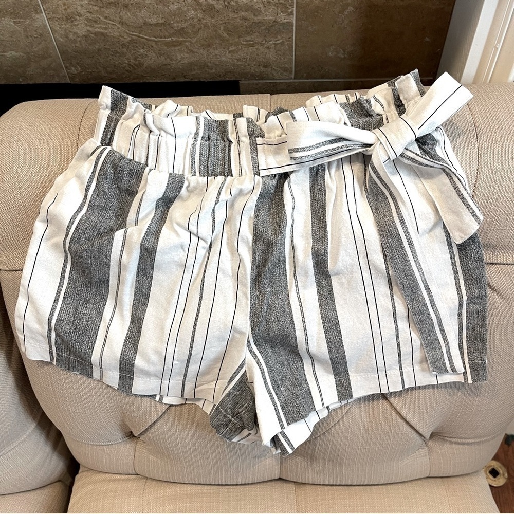 Bg: Have LA Linen Cotton Blend High Rise Paper Bag White Gray Striped Shorts S